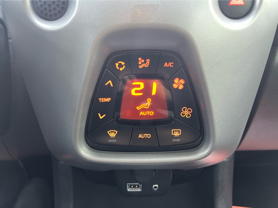 Toyota Aygo 1,0 VVT-i x-press 5d