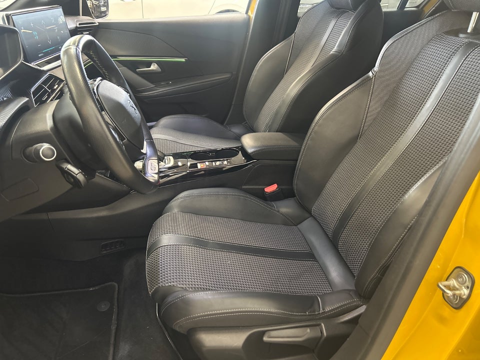 Peugeot e-208 50 GT 5d