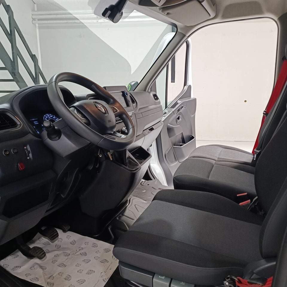 Renault Master IV T35 2,3 dCi 165 L3H2 Kassevogn RWD