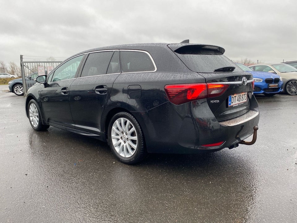 Toyota Avensis 2,0 D-4D T2 Touring Sports 5d