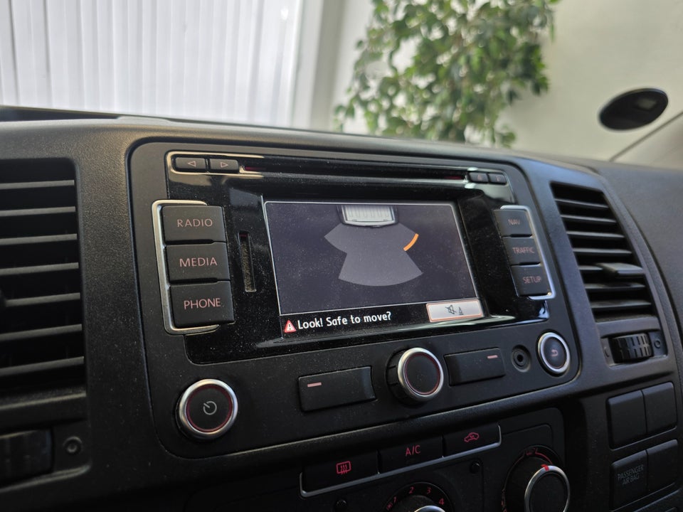 VW Transporter 2,0 TDi 140 Kassevogn DSG kort