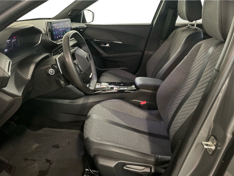Peugeot 2008 1,2 PureTech 130 First Selection EAT8 5d