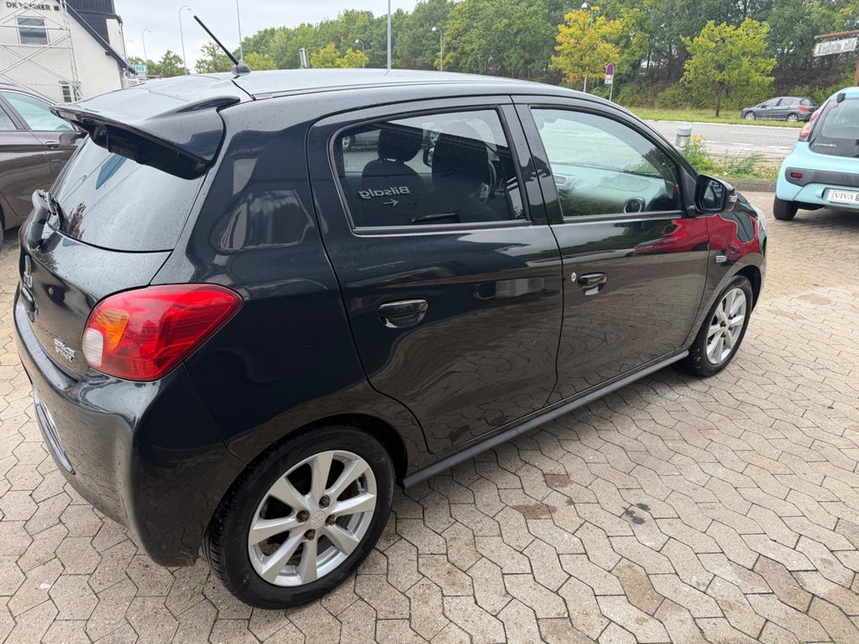Mitsubishi Space Star 1,2 Black & White 5d