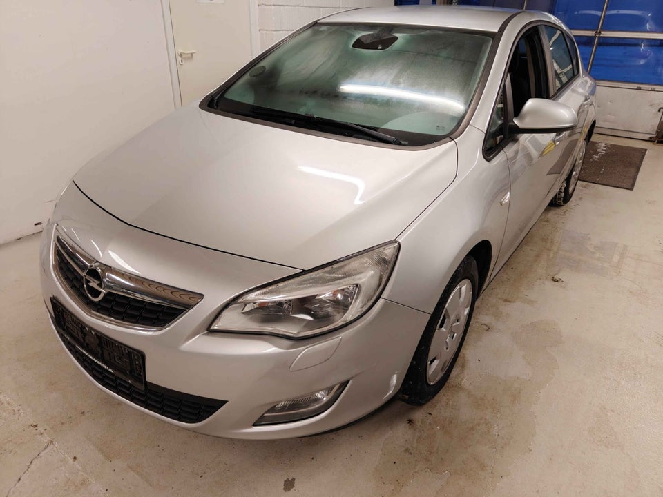 Opel Astra 1,6 Enjoy 5d