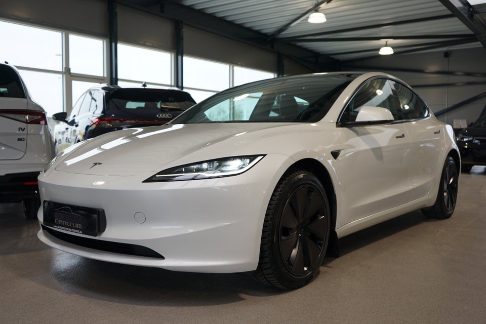Tesla Model 3 Long Range AWD 4d