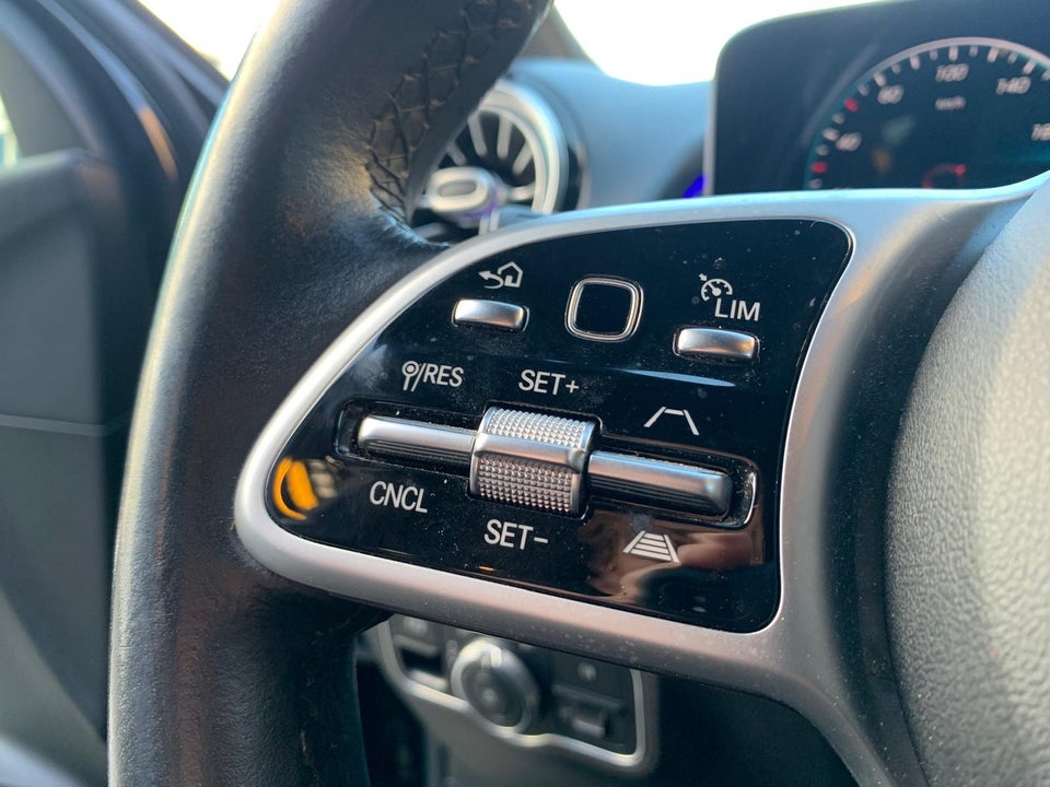 Mercedes GLB200 1,3 Progressive aut. 5d