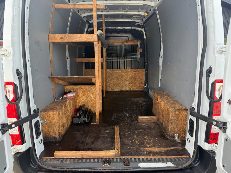 Renault Master III T35 2,3 dCi 135 L2H2 Kassevogn