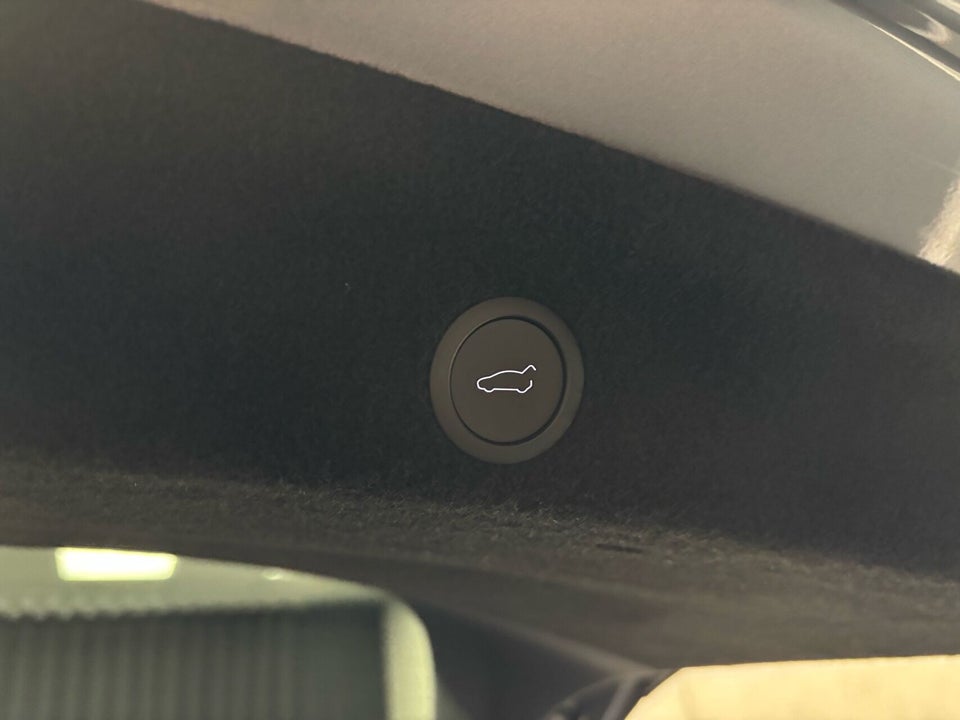 Tesla Model Y Launch Series Long Range AWD 5d