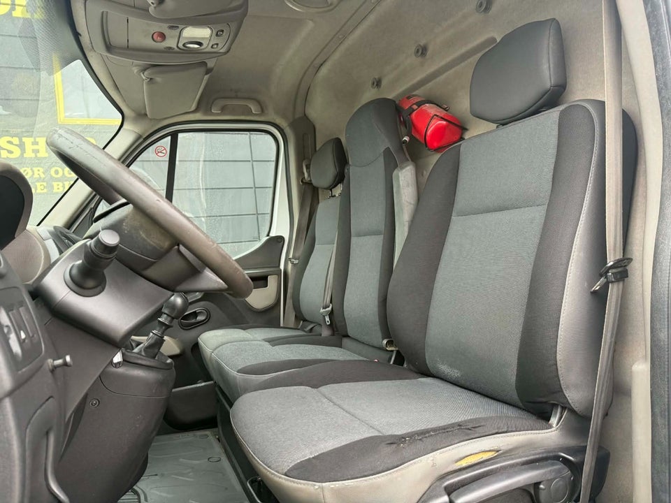 Renault Master III T33 2,3 dCi 125 L2H2 Kassevogn 4d