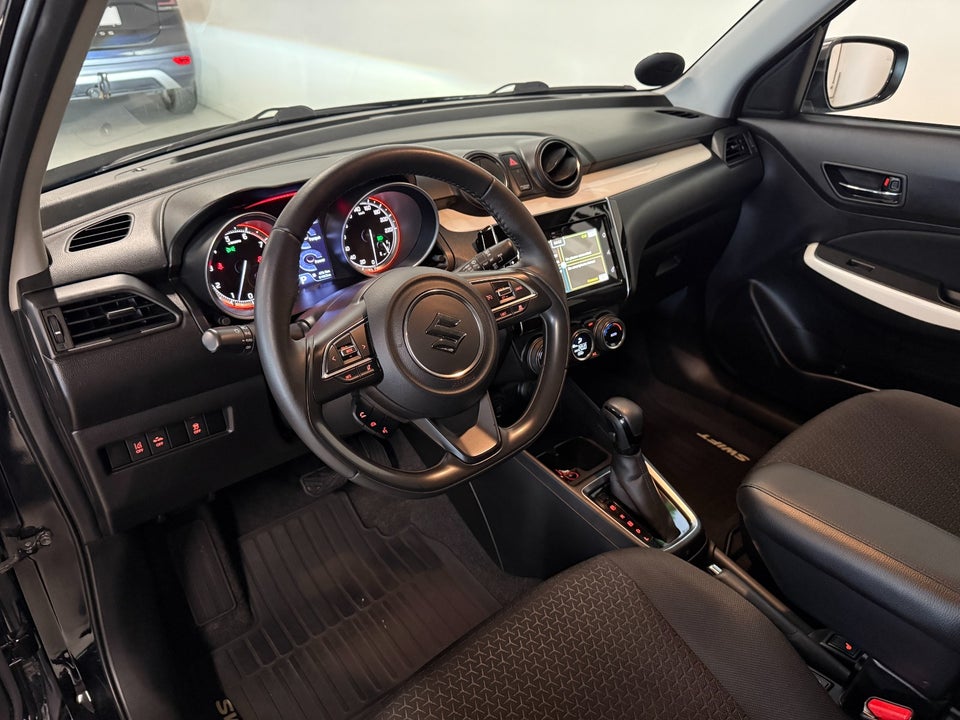 Suzuki Swift 1,2 Dualjet Exclusive CVT 5d