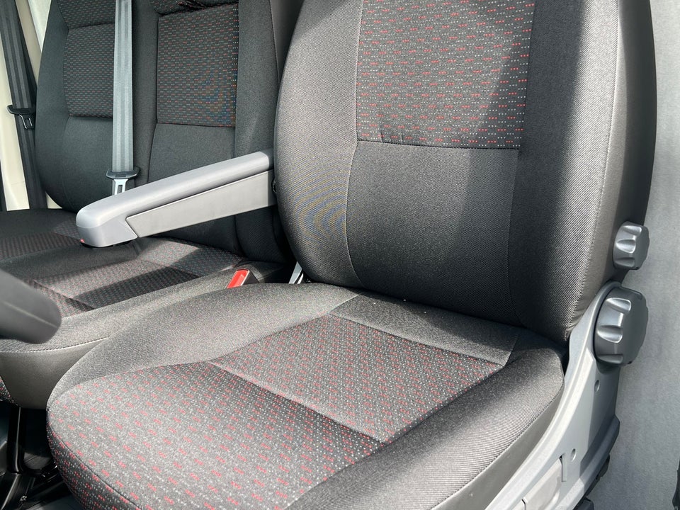 Peugeot Boxer 435 2,2 BlueHDi 165 L2H2 Premium