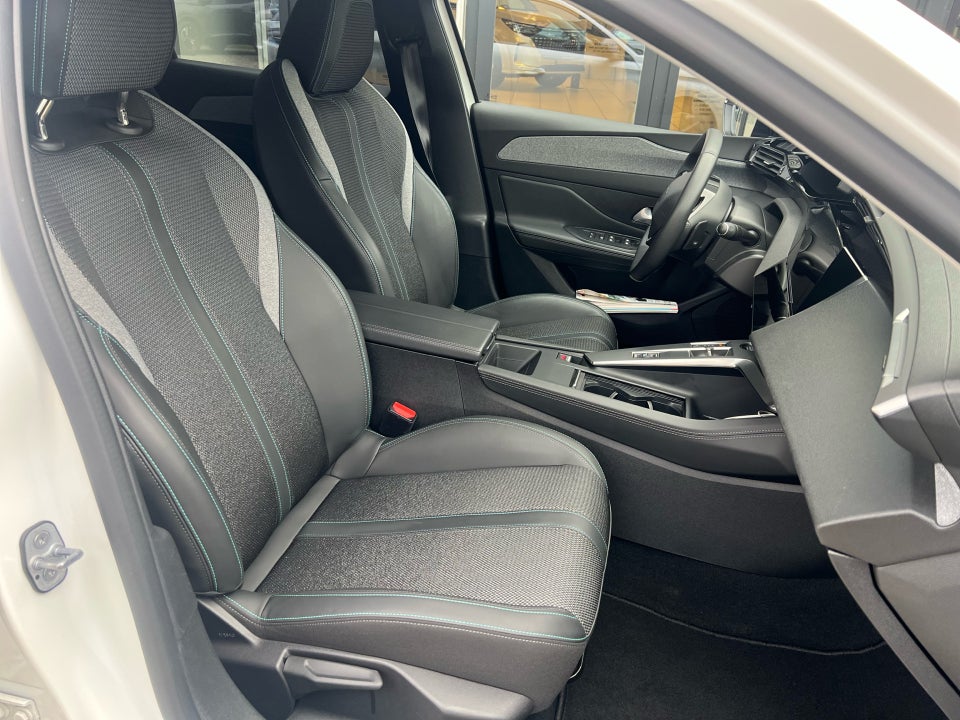 Peugeot 308 1,6 Hybrid First Selection+ SW EAT8 5d