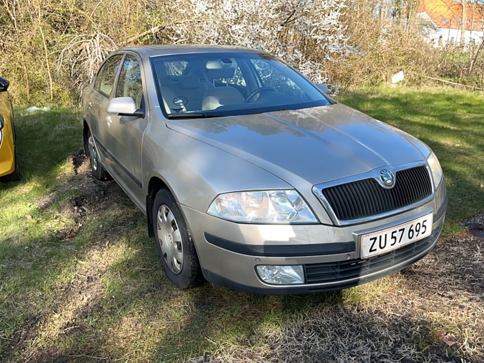 Skoda Octavia 2,0 FSi Elegance 5d