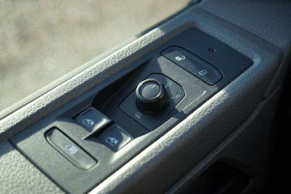 VW Transporter 2,0 TDi 110 Kassevogn lang