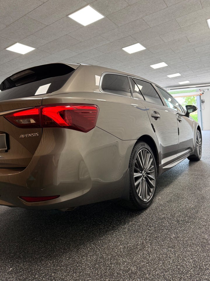 Toyota Avensis 1,8 VVT-i T2 Premium Touring Sports MDS 5d