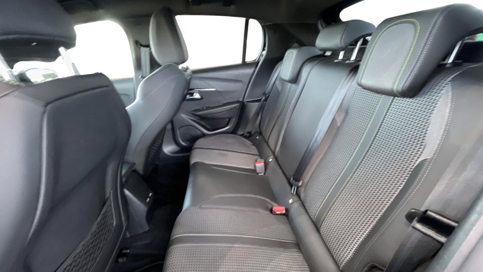 Peugeot e-208 50 GT 5d