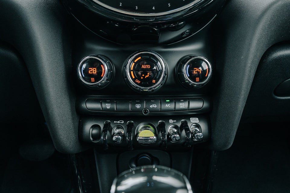 MINI Cooper SE Essential 3d