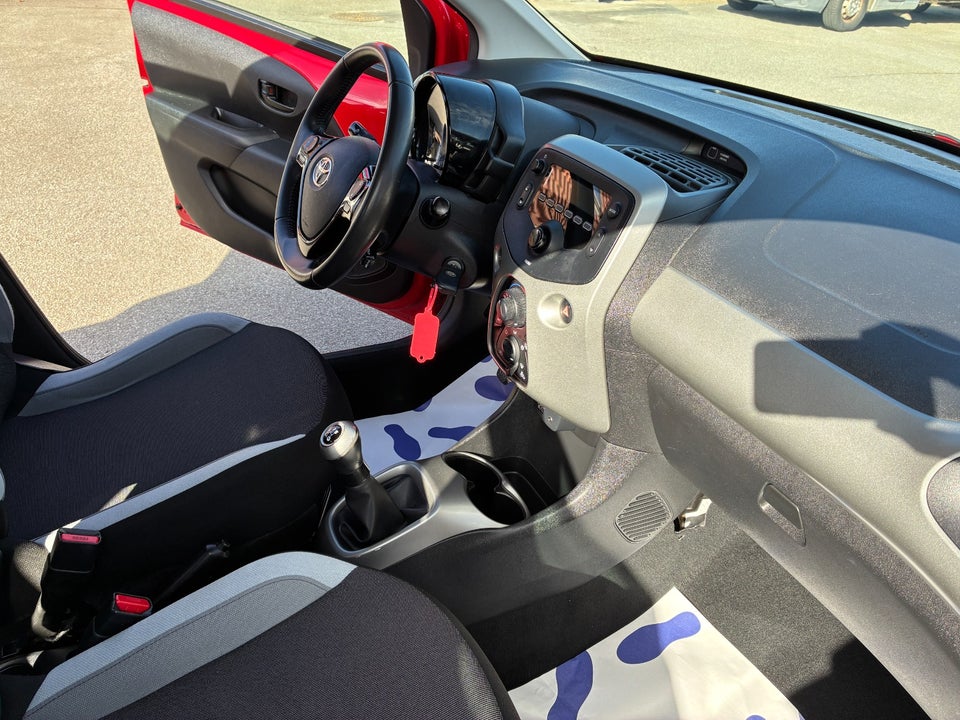 Toyota Aygo 1,0 VVT-i x-play 5d