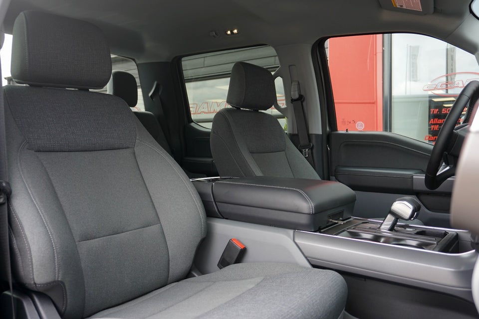 Ford F-150 Lightning XLT Standard Range 4d