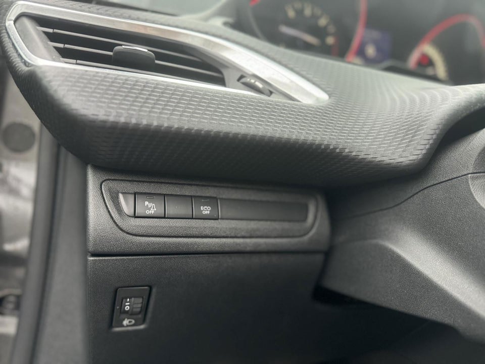 Peugeot 2008 1,6 BlueHDi 120 GT Line Sky 5d