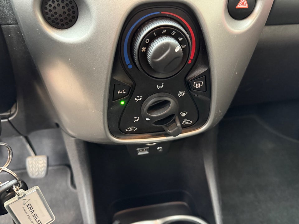 Toyota Aygo 1,0 VVT-i x-play 5d