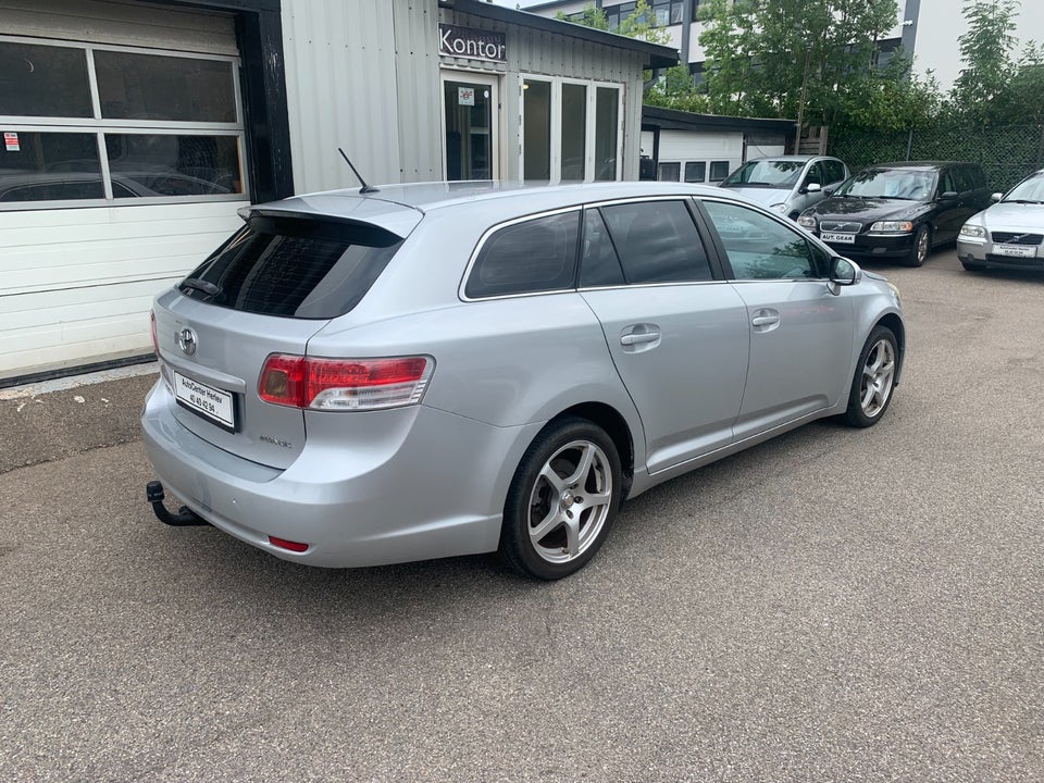 Toyota Avensis 1,6 VVT-i T1 stc. 5d