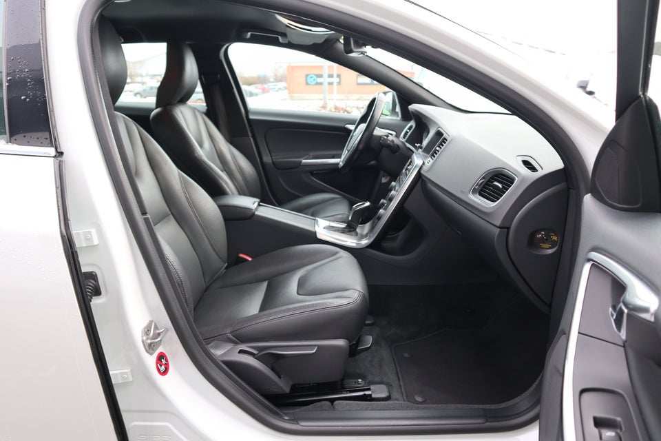 Volvo V60 2,0 D3 136 Momentum aut. 5d