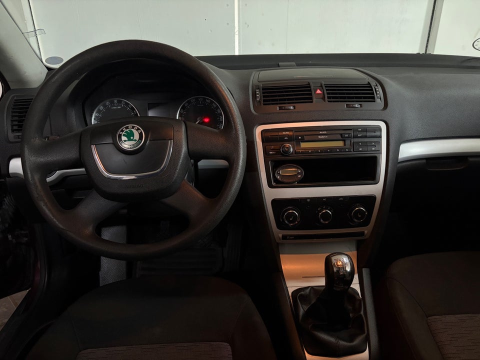 Skoda Octavia 1,6 TDi 105 Ambiente Combi 5d