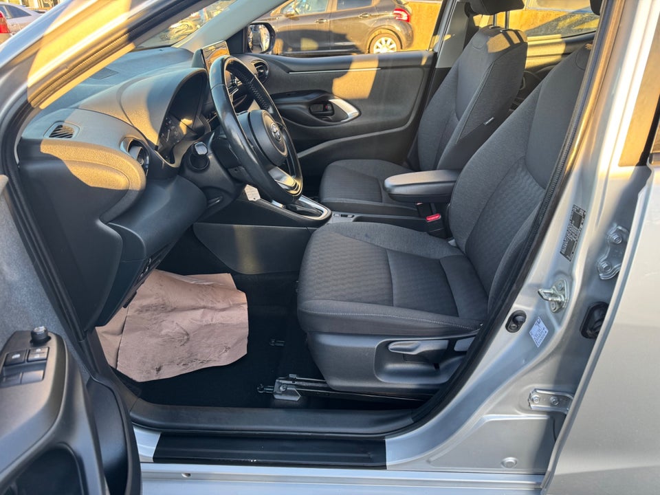 Toyota Yaris 1,5 Hybrid H1 e-CVT 5d