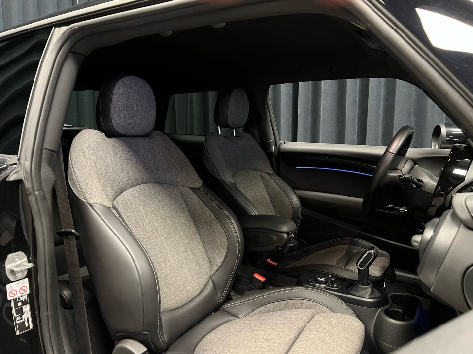 MINI Cooper SE Essential 3d