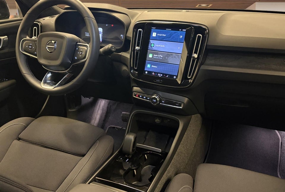 Volvo XC40 Standard Range Plus 5d