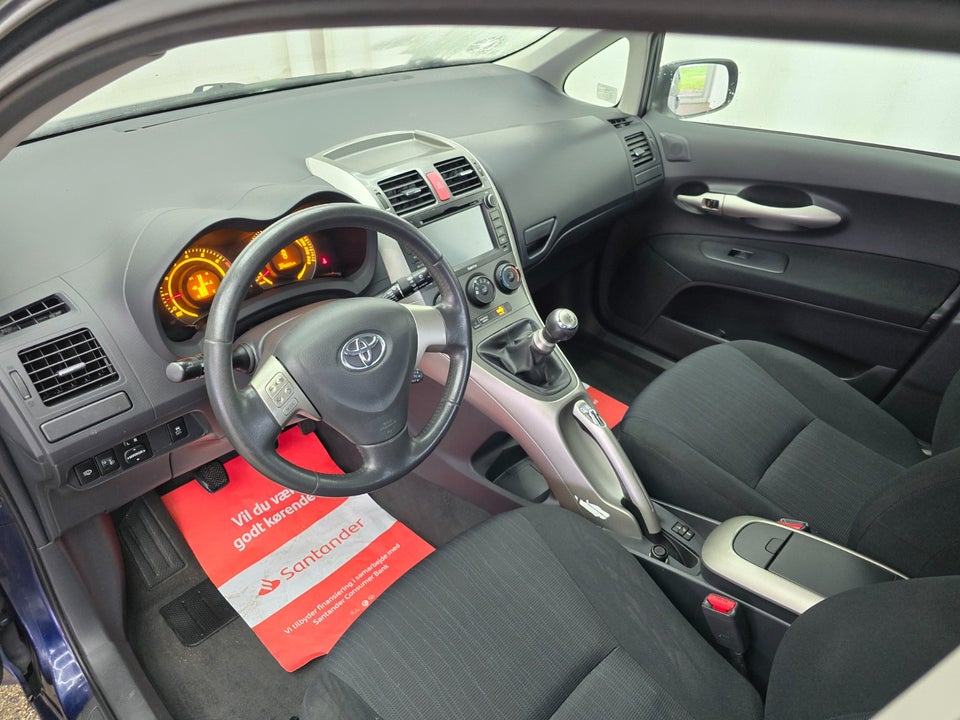 Toyota Auris 1,6 Sol 5d