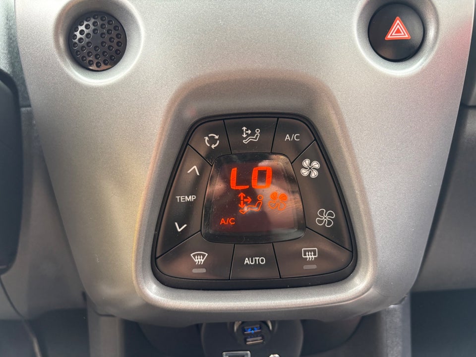 Toyota Aygo 1,0 VVT-i x-press 5d