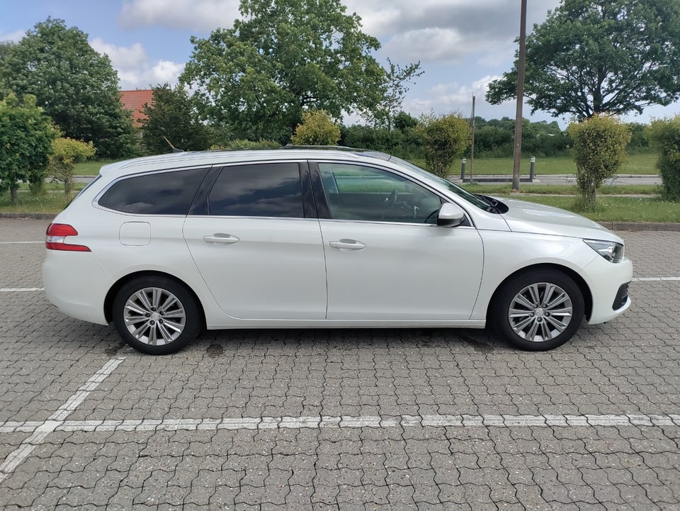 Peugeot 308 1,5 BlueHDi 130 Allure Sky SW 5d