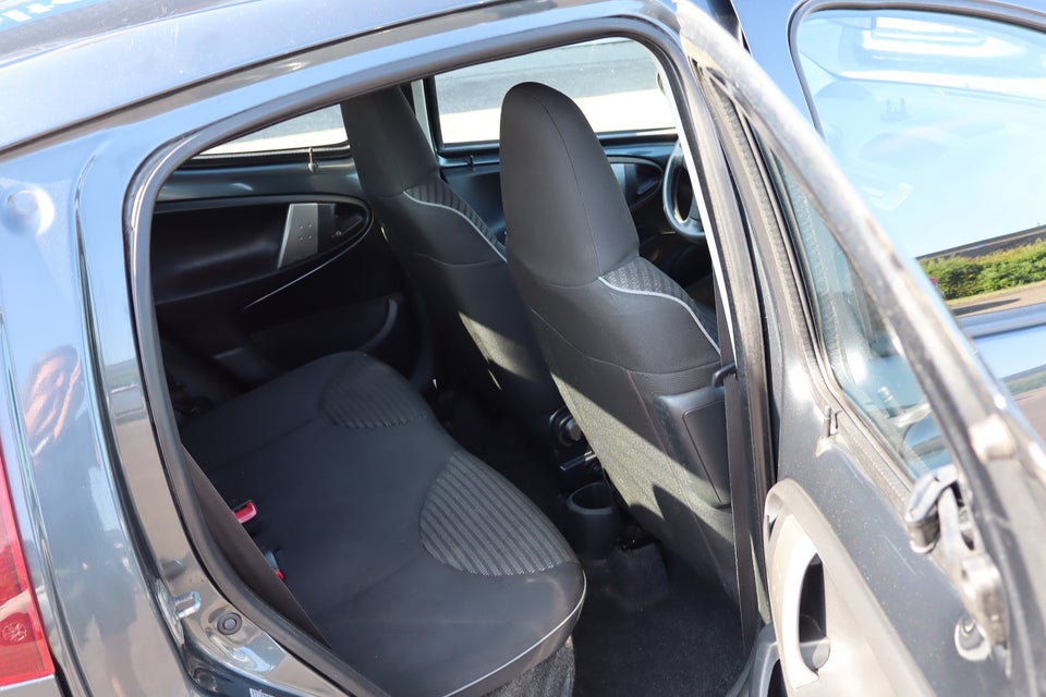 Peugeot 107 1,0 Champion Connect 5d