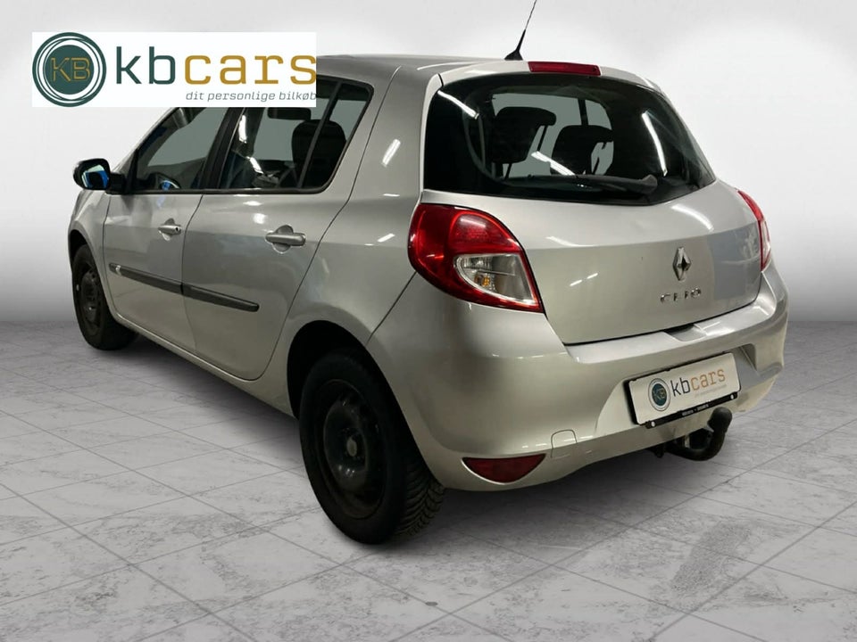 Renault Clio III 1,2 16V Expression 5d