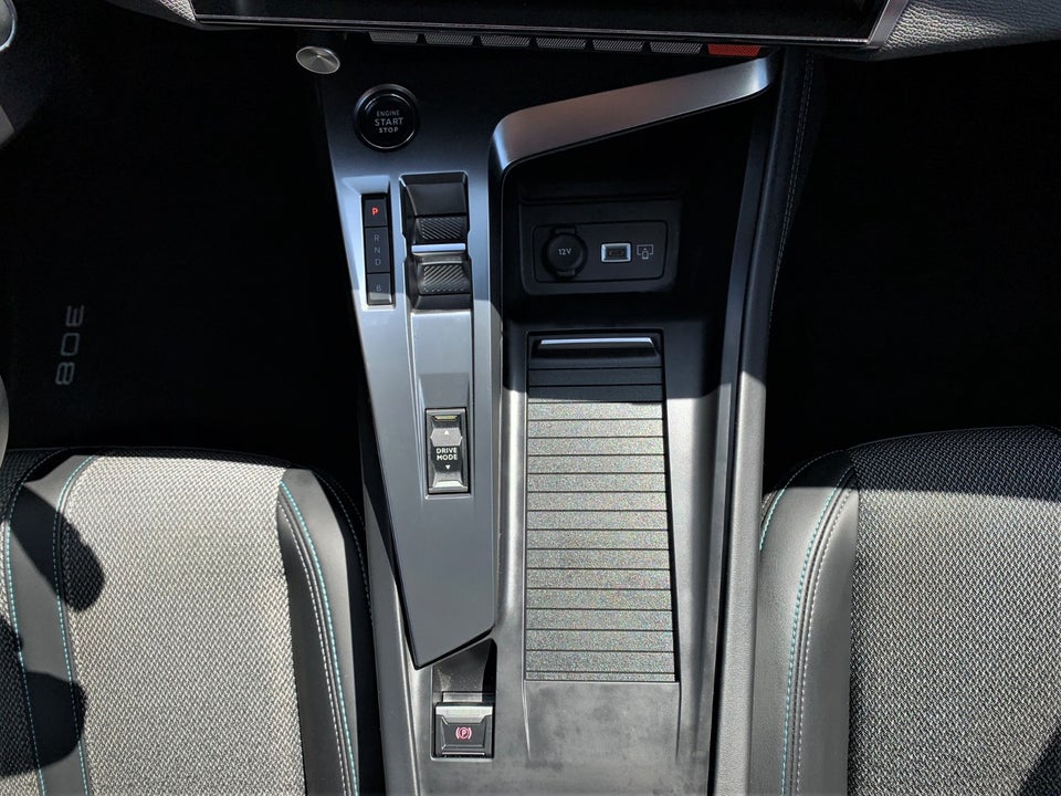 Peugeot 308 1,6 Hybrid First Selection+ EAT8 5d