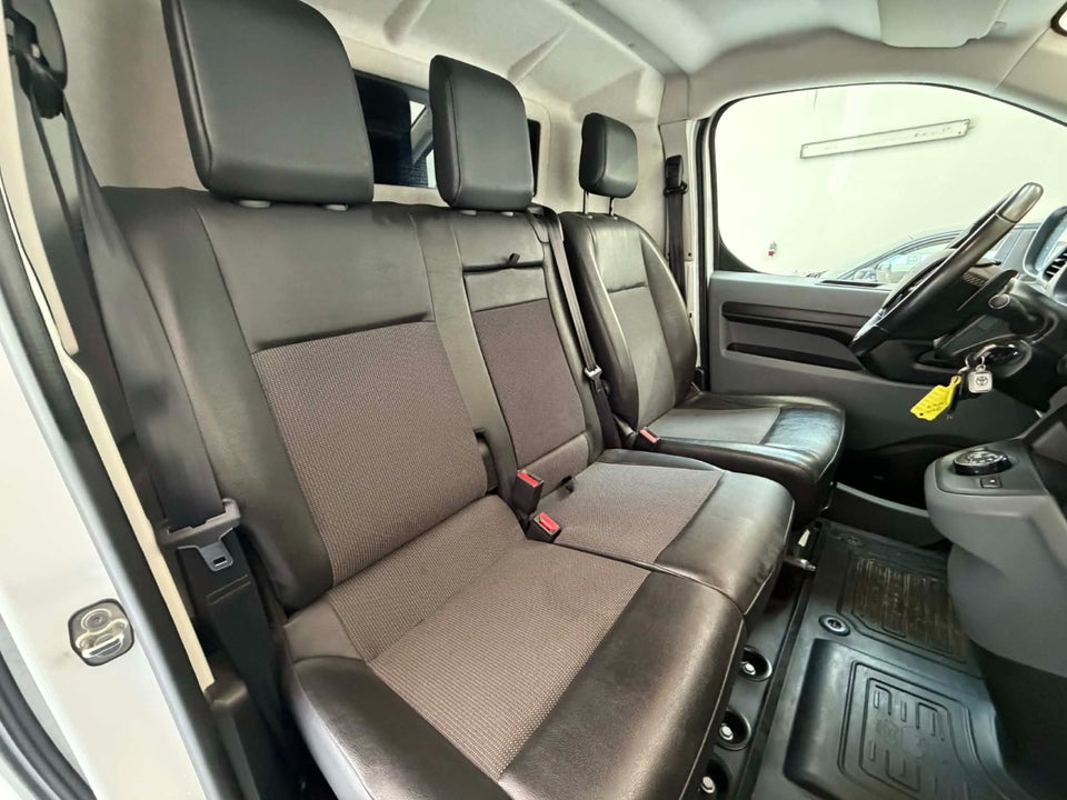 Toyota ProAce 2,0 D 122 Medium Comfort Master aut. 5d