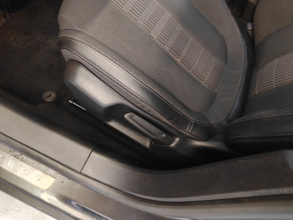 Peugeot 308 1,6 BlueHDi 120 Allure SE SW 5d