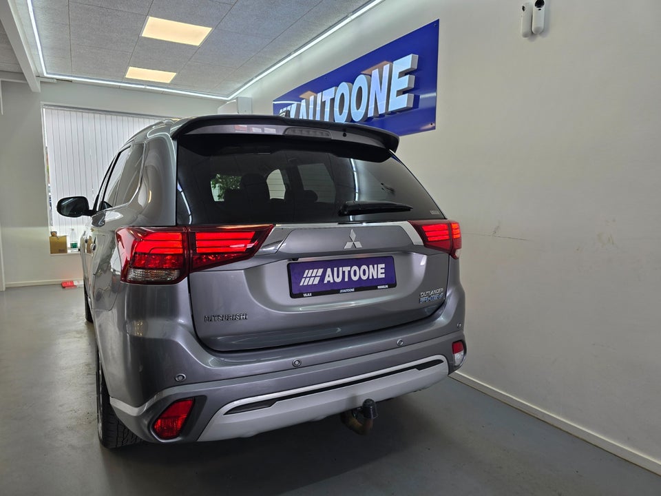 Mitsubishi Outlander 2,4 PHEV Intro Edition CVT 4WD 5d