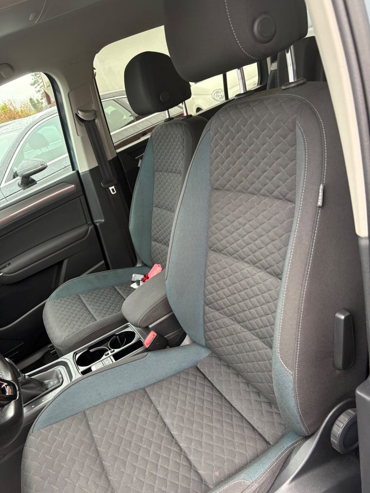 VW Touran 1,6 TDi 115 IQ.Drive 7prs 5d