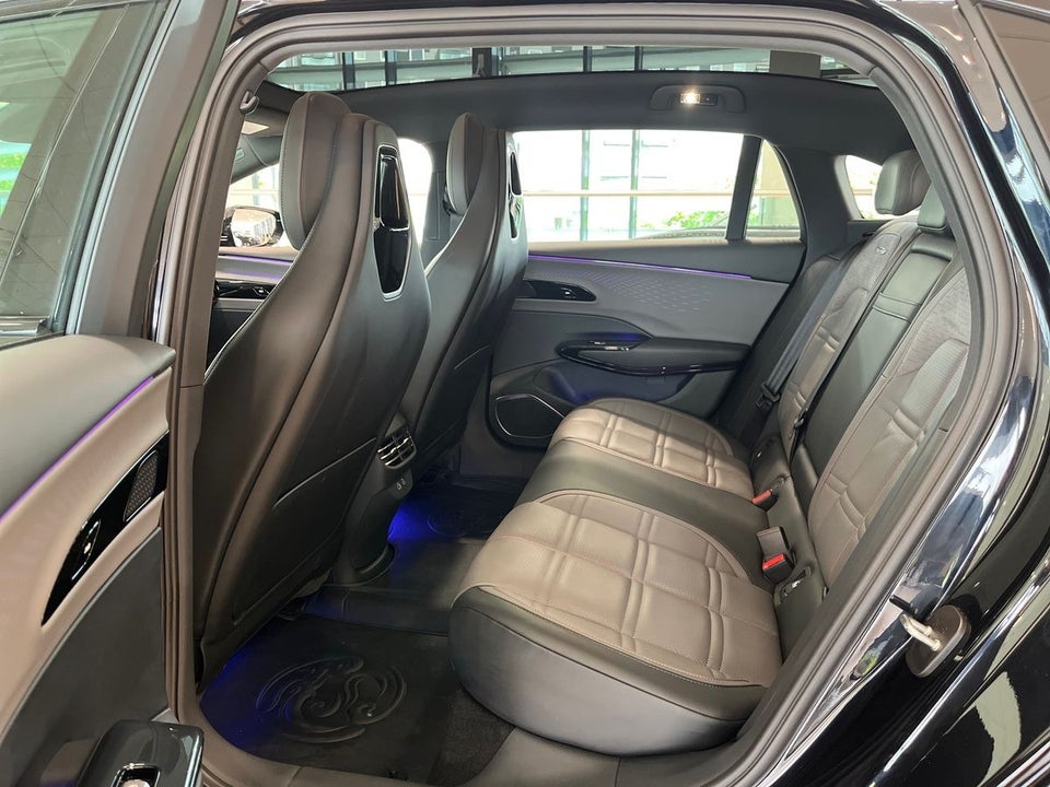 Hongqi EH7 111 Exclusive 4d