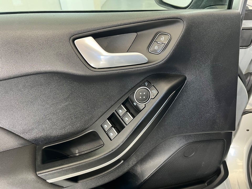 Ford Fiesta 1,0 EcoBoost mHEV Titanium Van 5d