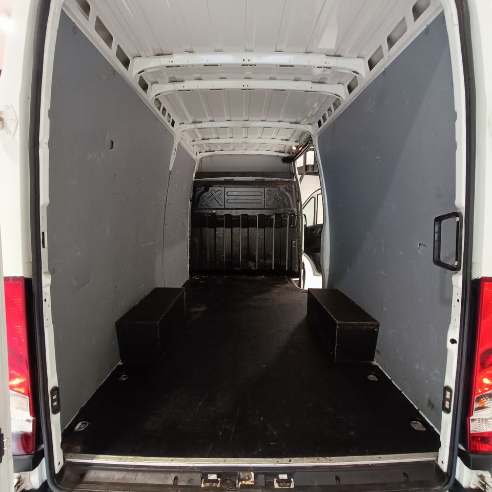 Iveco Daily 2,3 35S16 12m³ Van AG8