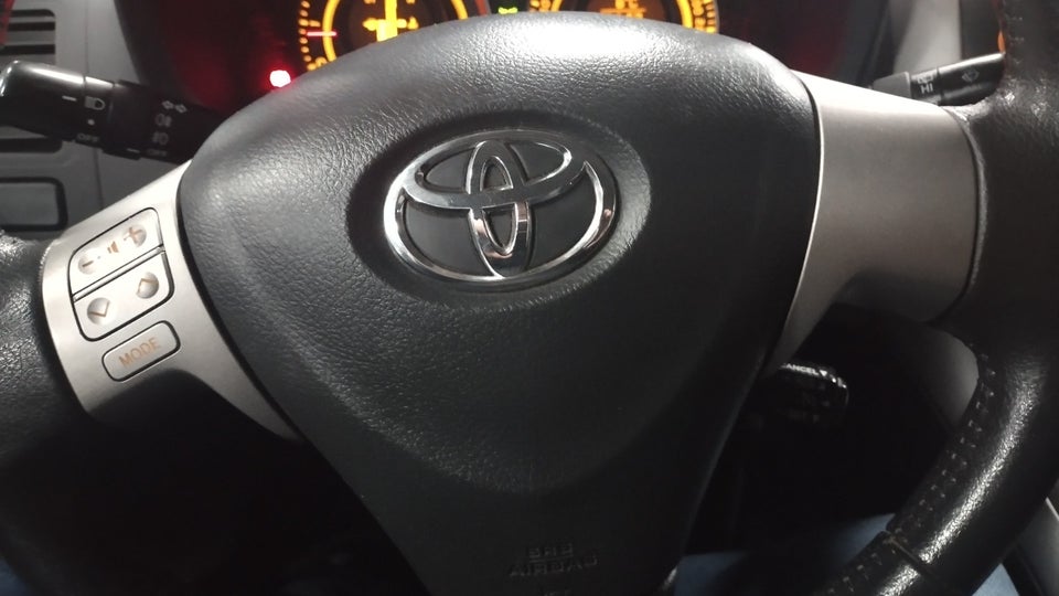 Toyota Auris 1,6 Sol 5d