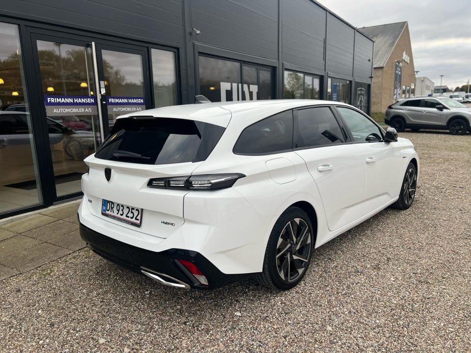 Peugeot 308 1,6 Hybrid First Selection+ SW EAT8 5d