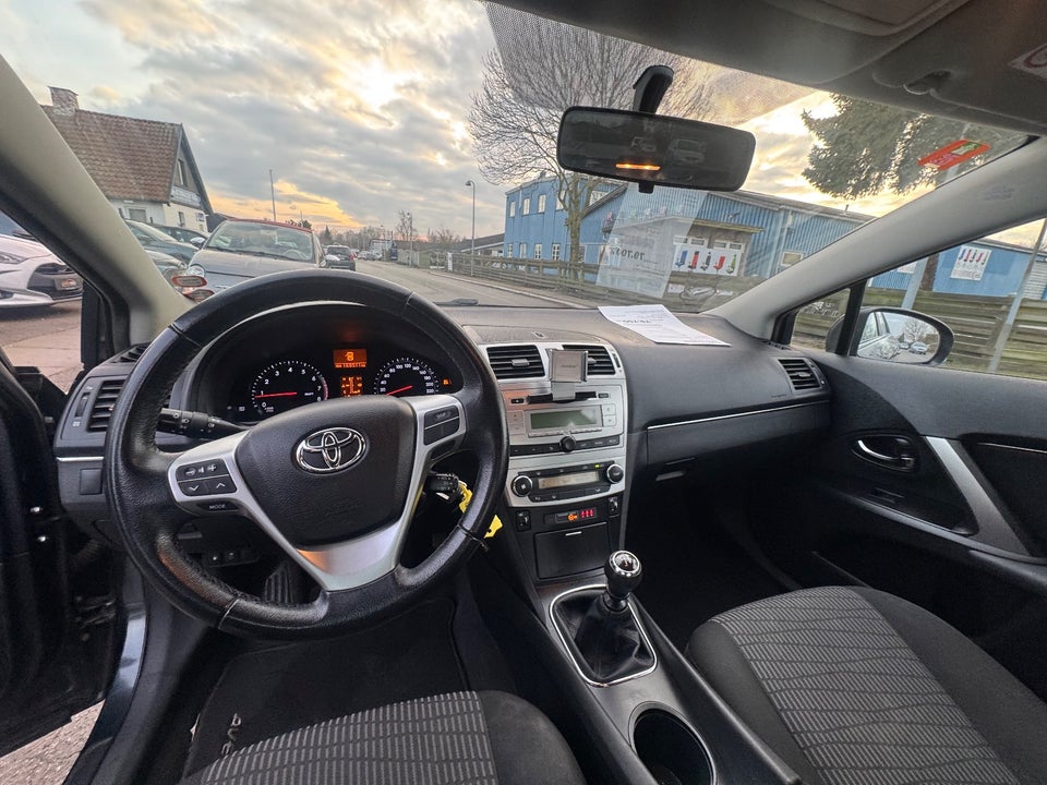 Toyota Avensis 1,6 VVT-i Limited 4d