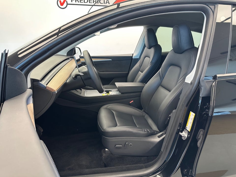 Tesla Model Y RWD 5d