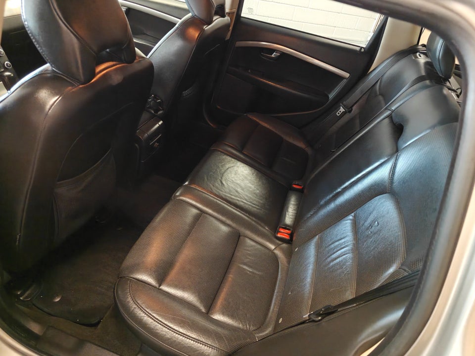 Volvo V70 2,4 D5 185 R-Design aut. 5d
