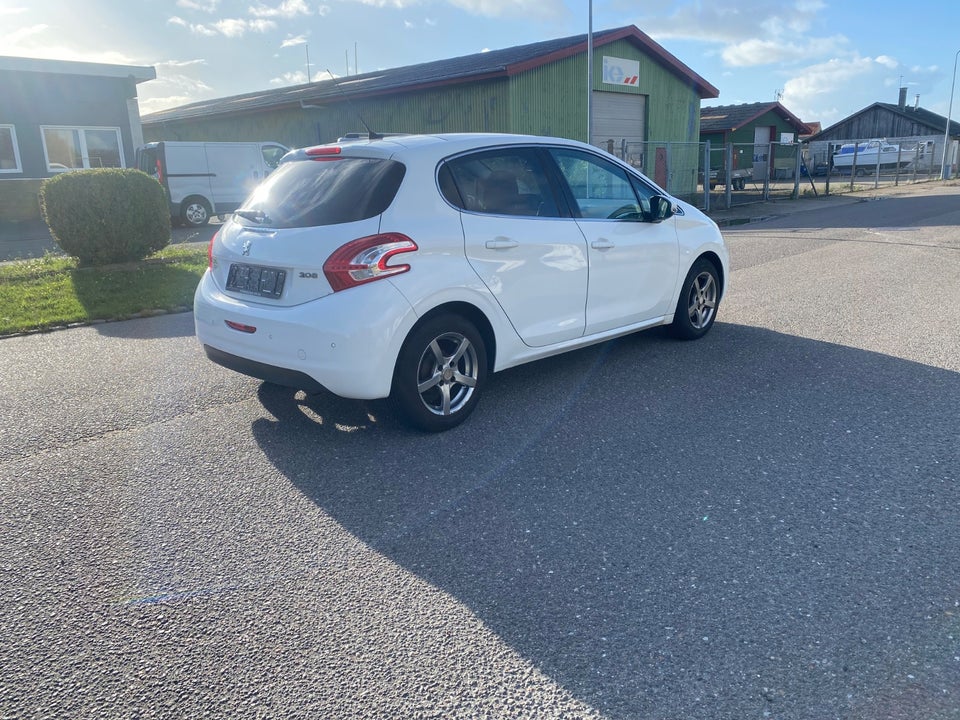 Peugeot 208 1,2 VTi 82 Active 5d